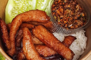 ข้าวหมูทอด