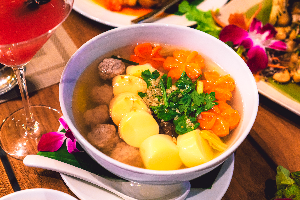 ต้มจืดเต้าหู้หมู หรือ ไก่ 