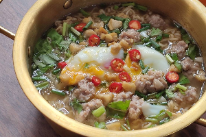 มาม่าหมูสับทรงเครื่อง