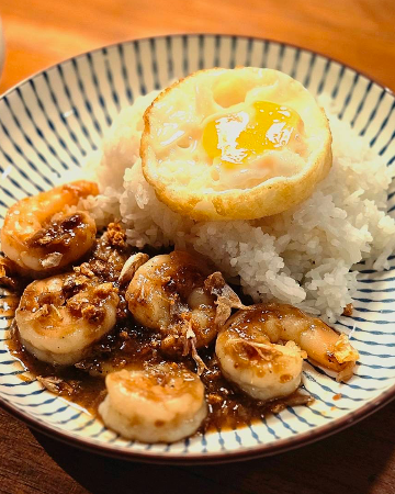 ข้าวกุ้งกระเทียมไข่ดาว / Garlic Shrimp+Fried Egg on Rice 
