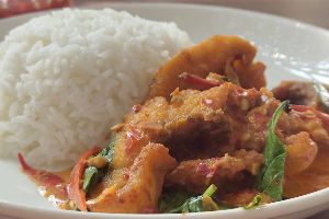 ผัดเผ็ดปลากะพง