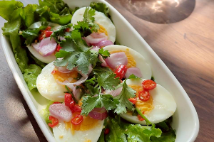 ยำไข่ต้ม