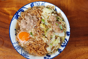 ต้มมาม่าหมูสับใส่ไข่