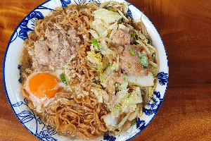 ต้มมาม่าหมูสับใส่ไข่