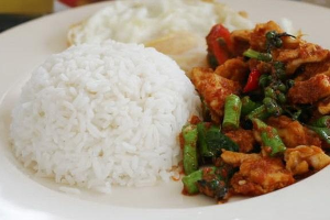 ผัดพริกแกงไก่