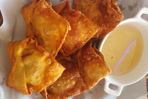 ทอดเกี๊ยวใส้ผักและวุ้นเส้น