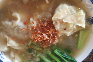 ซุปเกี๊ยวใส้ผักและวุ้นเส้น