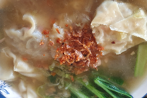 ซุปเกี๊ยวใส้ผักและวุ้นเส้น