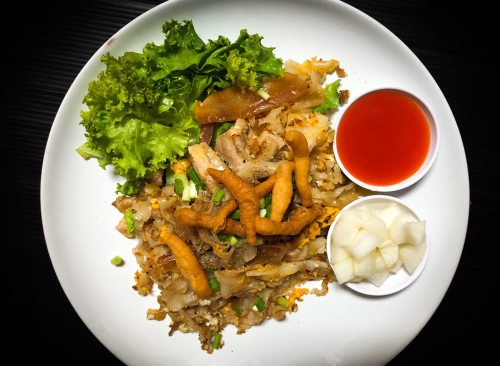 ก๋วยเตี๋ยวคั่วไก่ สูตร 100 ปี