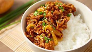 Gochujang pork tenderloin fried rice (ข้าวผัดซอสโคซูจังสันในหมู)