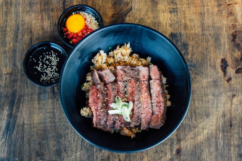 ข้าวหน้าเนื้อย่างเกลือ