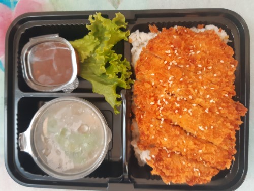 ข้าวไก่กรอบ โทริคัสสึเบ็นโตะ