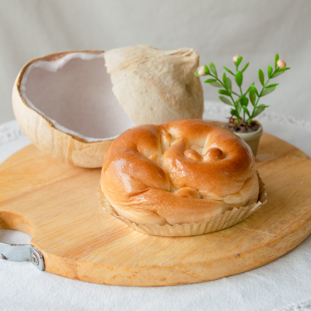 ขนมปังไส้มะพร้าว (ลูกใหญ่)