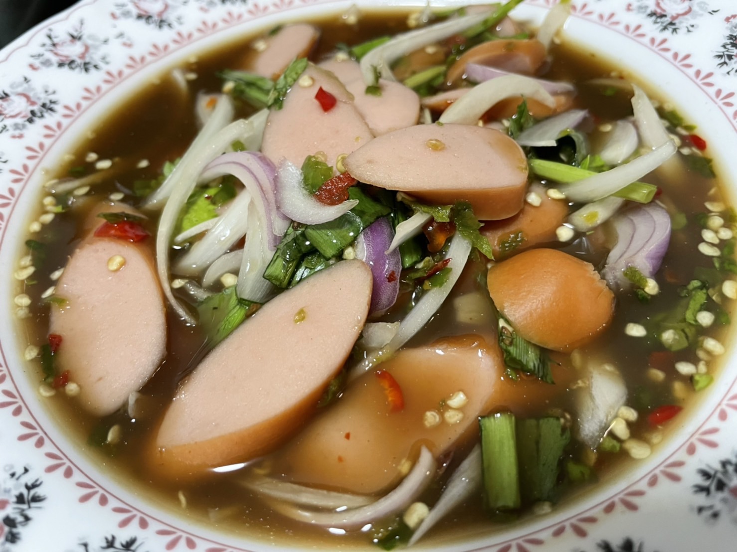 ยำไส้กรอก