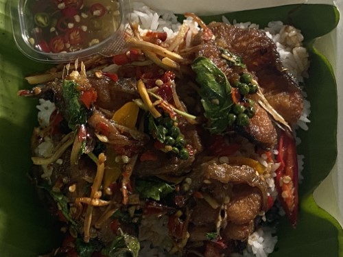 ผัดฉ่าราดข้าว