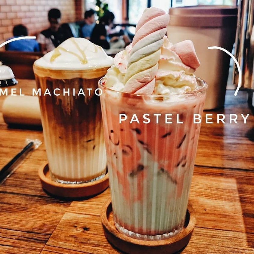 พาสเทลเบอรี่ Pastel Berry (นมสดสตรอเบอรี่+บลูคูราโซ่)
