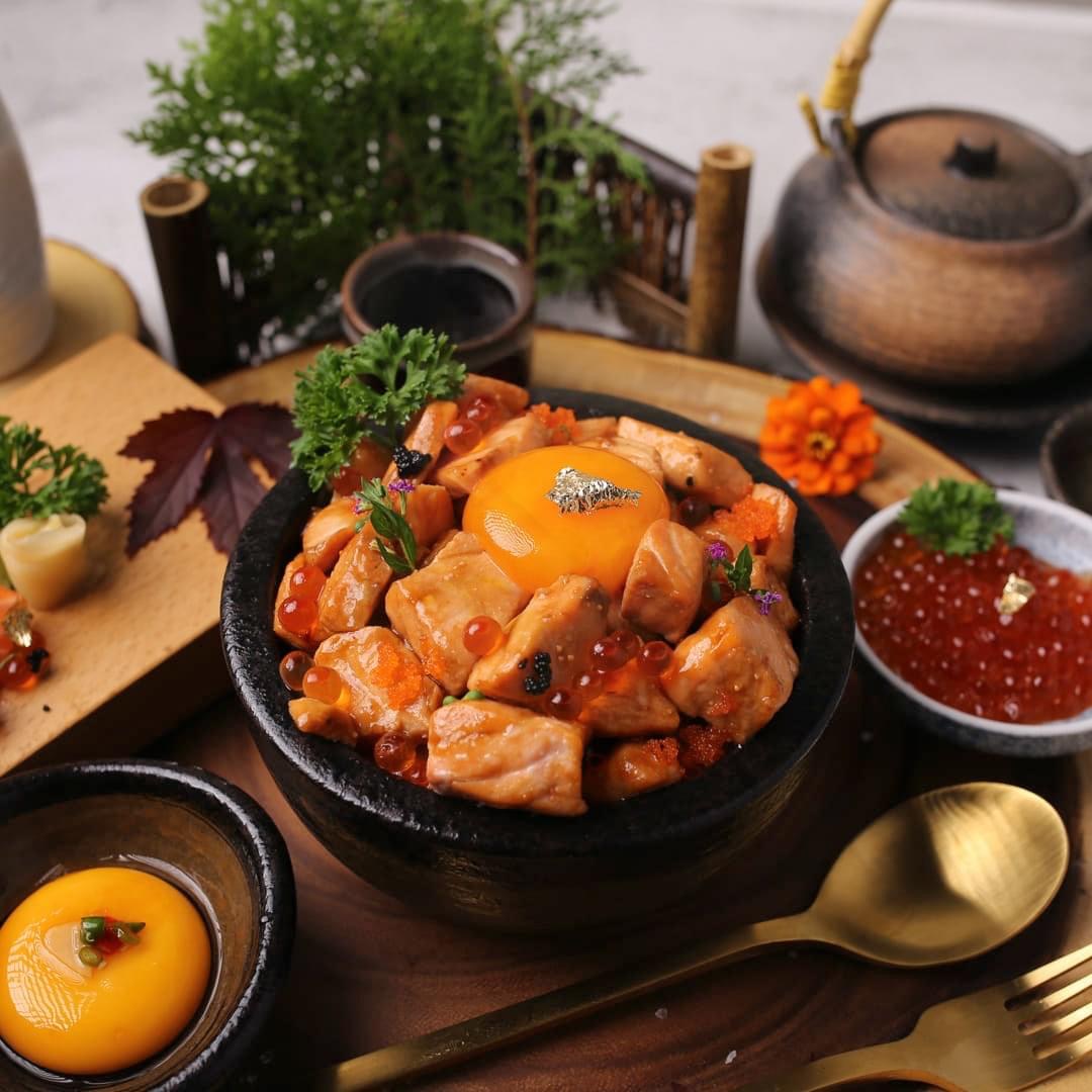 ข้าวหน้าแซลมอนย่าง