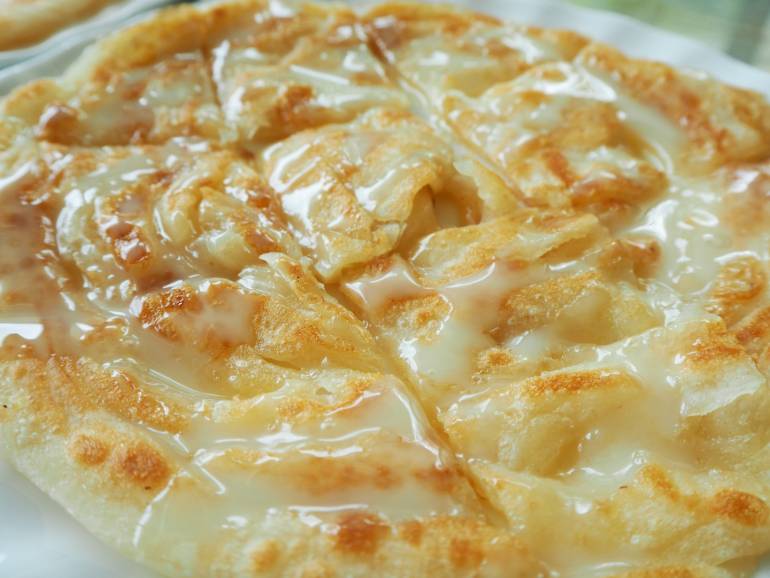 โรตีใส่ไข่ + นม