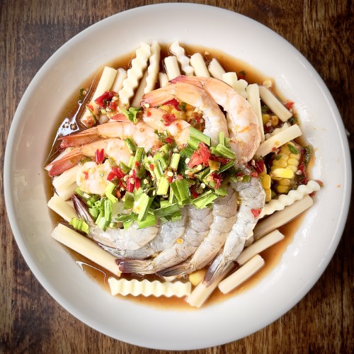 ยำไหลบัวกุ้งสด ยอดมะพร้าวอ่อน ข้าวโพดหวาน