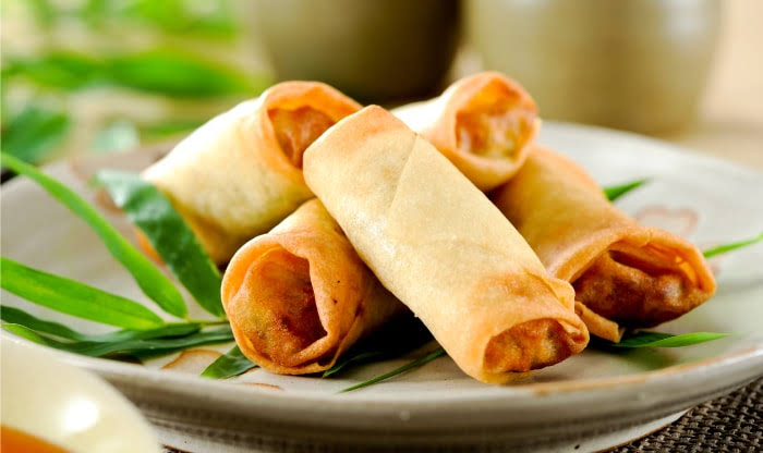 ปอเปี๊ยะทอด (fried spring rolls)