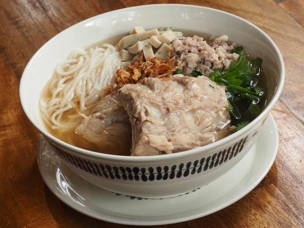 ก๋วยจั๊บญวนกระดูกซี่โครงหมู