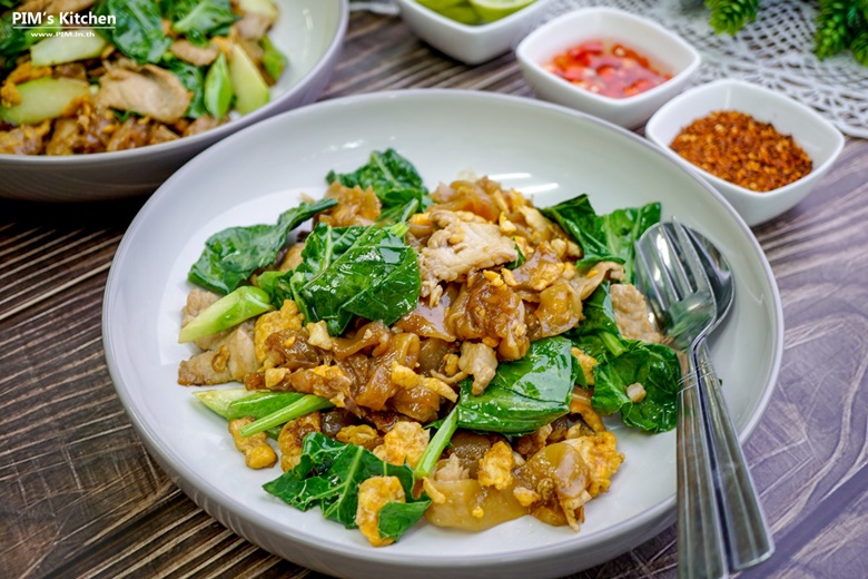 ผัดซีอิ๊วหมู/ ไก่