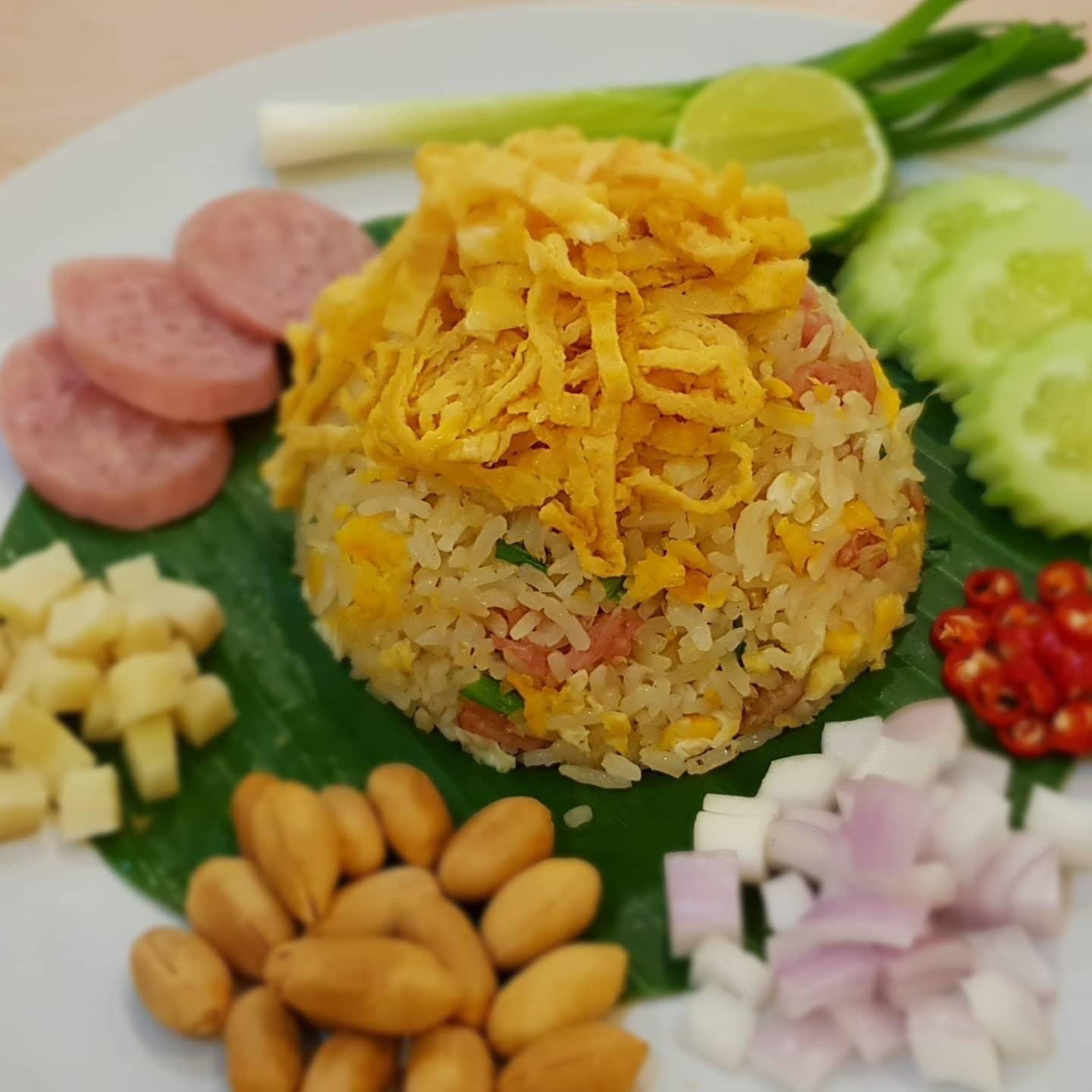 ข้าวผัดแหนม ทรงเครื่อง