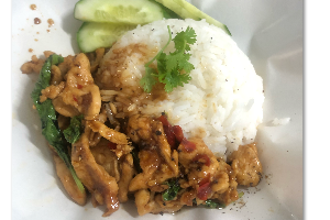 ข้าวกะเพราเนื้อ