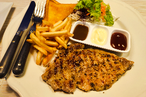 สเต็กหมูพริกไทยดำ