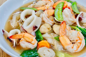 ราดหน้าทะเล,กุ้ง,หมึก