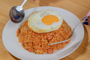 f16- ข้าวผัดกิมจิสแปม 스팸 / 김치 볶음밥 Spam / Kimchi Fried Rice