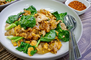 Pad See-ew chicken