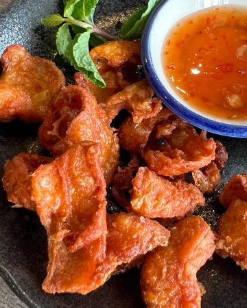 หนังไก่ทอด