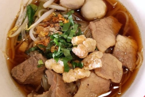 ก๋วยเตี๋ยวหมูเลียงเมืองจันท์