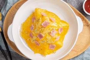 ข้าวไข่ข้น แฮมไก่ใส้กรอก