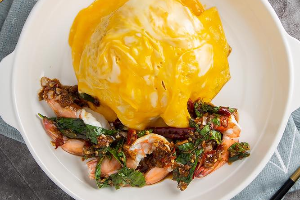 ข้าวไข่ข้น กะเพราพริกขี้หนูแห้ง