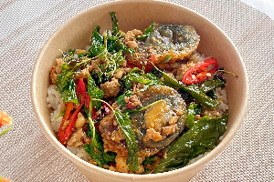 กะเพรา ไข่เยี่ยวม้า ⭐️เมนูติดดาว⭐️