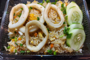 ข้าวผัดปลาหมึก