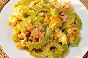 มะระผัดไข่ (HOT)