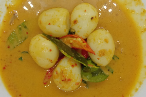 แกงคั่วกะทิไข่นกกระทา Thai yellow curry quail eggs hot and spicy (Main dish without rice)