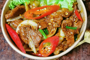 ข้าวไข่ข้น เนื้อสไลด์ผัดฉ่า