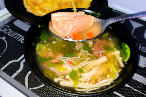 ต้มแซ่บเอ็นแก้วเนื้อ | Spicy Soup with Beef Tendon (TOM SAB)