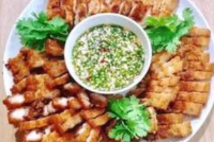 สามชั้นทอดน้ำปลา