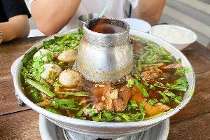 เกาเหลาหม้อไฟซี่โครงหมูตุ๋น