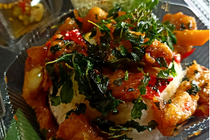 ข้าวกระเพราหมูทอดstir fried basil pork with rice