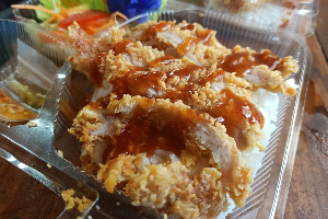 ข้าวไก่กรอบเกาหลี fried chicken with korea sauce