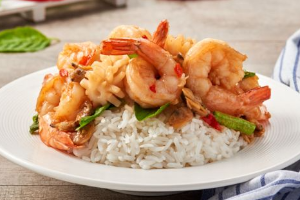 ข้าวกระเพรา เนื้อ/ ทะเล stir fried basil beef / seafood with rice