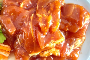 หมูหมักซอสบาร์บีคิว (Marinated Pork in BBQ Sauce)
