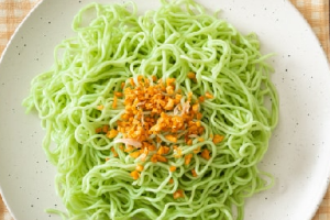 หมี่หยก (Green Noodles)