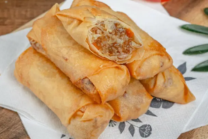 ปอเปี๊ยะไก่ทอด (Deep fried vegetable spring roll)